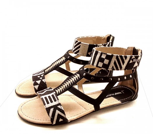 Sandálias planas Mtng Mulher Beige Preto